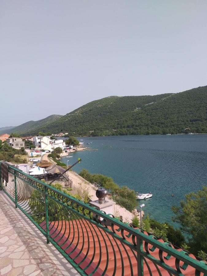 Direkt Na Moru - Bungalov Apartment Sibenik Exterior photo